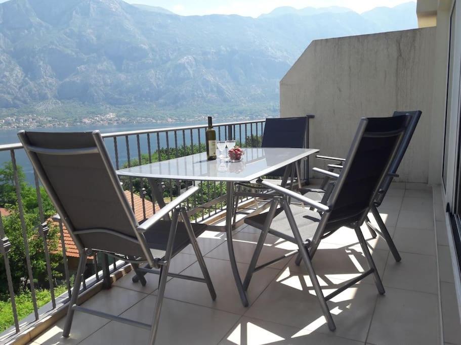 2Br Apartment With Pool Kotor Buitenkant foto