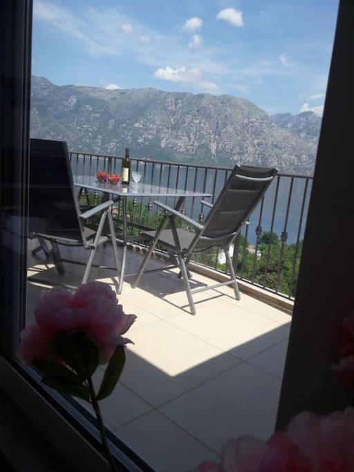 2Br Apartment With Pool Kotor Buitenkant foto
