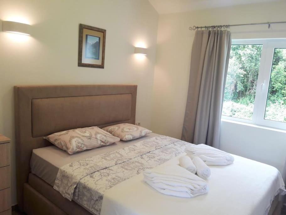 2Br Apartment With Pool Kotor Buitenkant foto